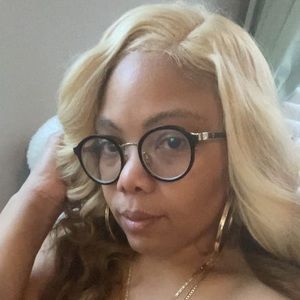 Meet your Posher, Dee